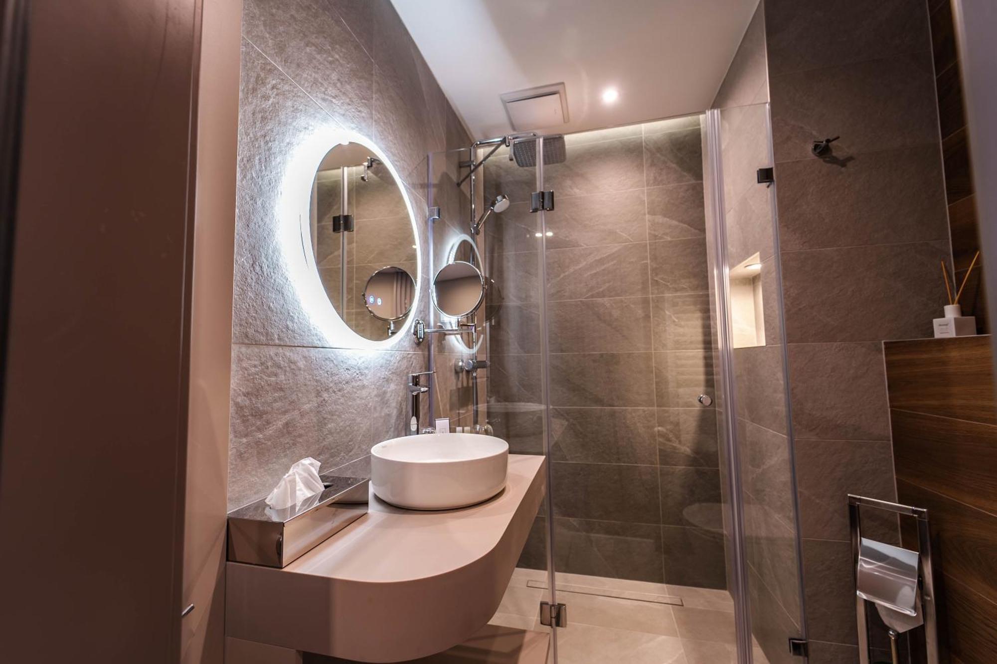 Rokusfalvy Borhotel Es Fogado Etyek Dış mekan fotoğraf